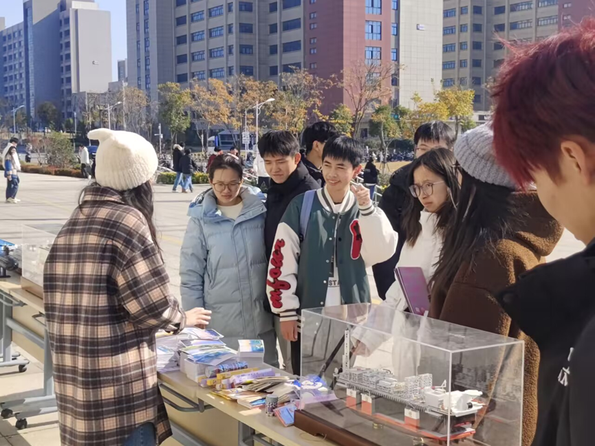 1701919574359303.png 图片 1.png