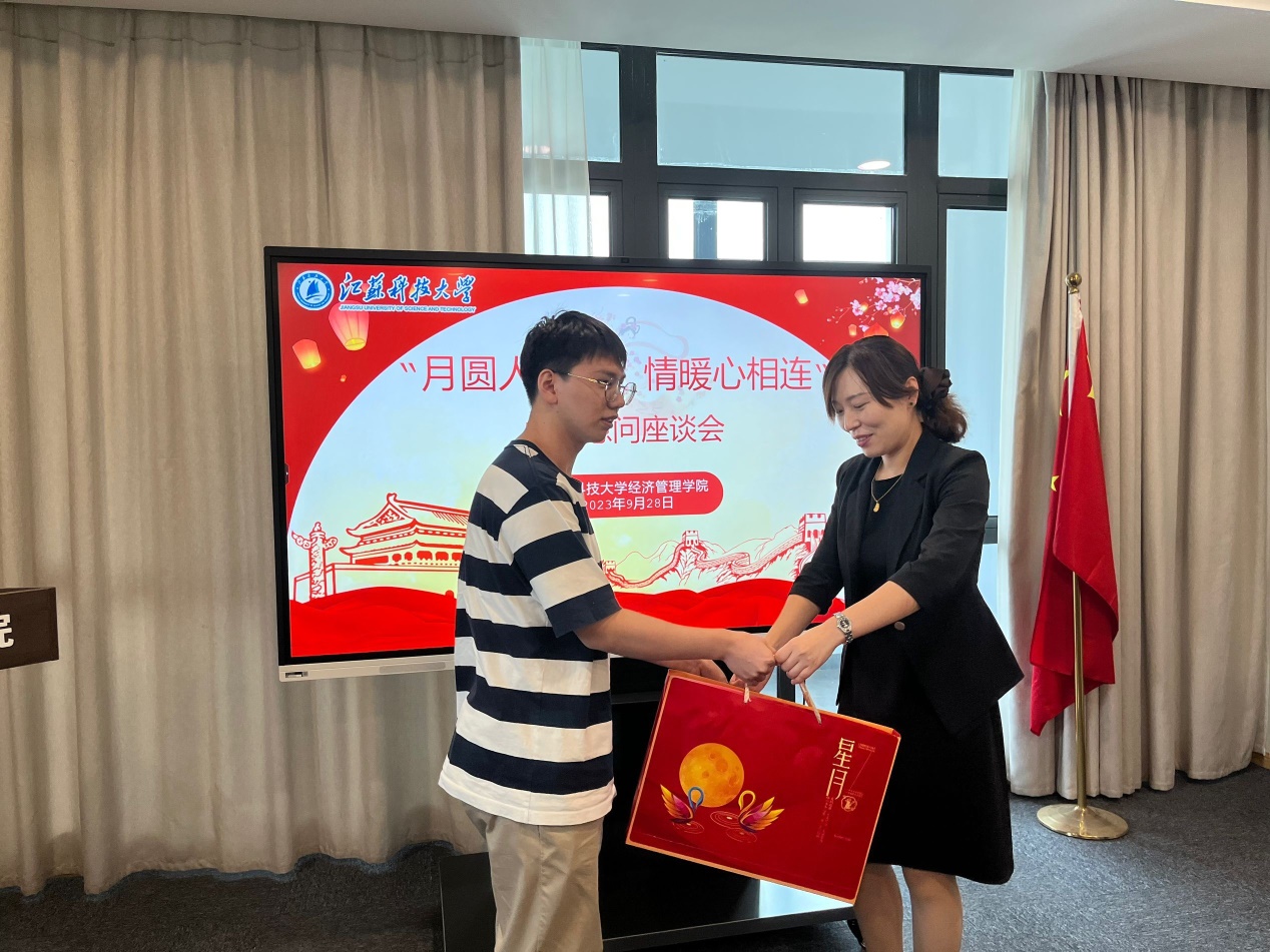 1695883883948413.jpg 1695883883948413.jpg