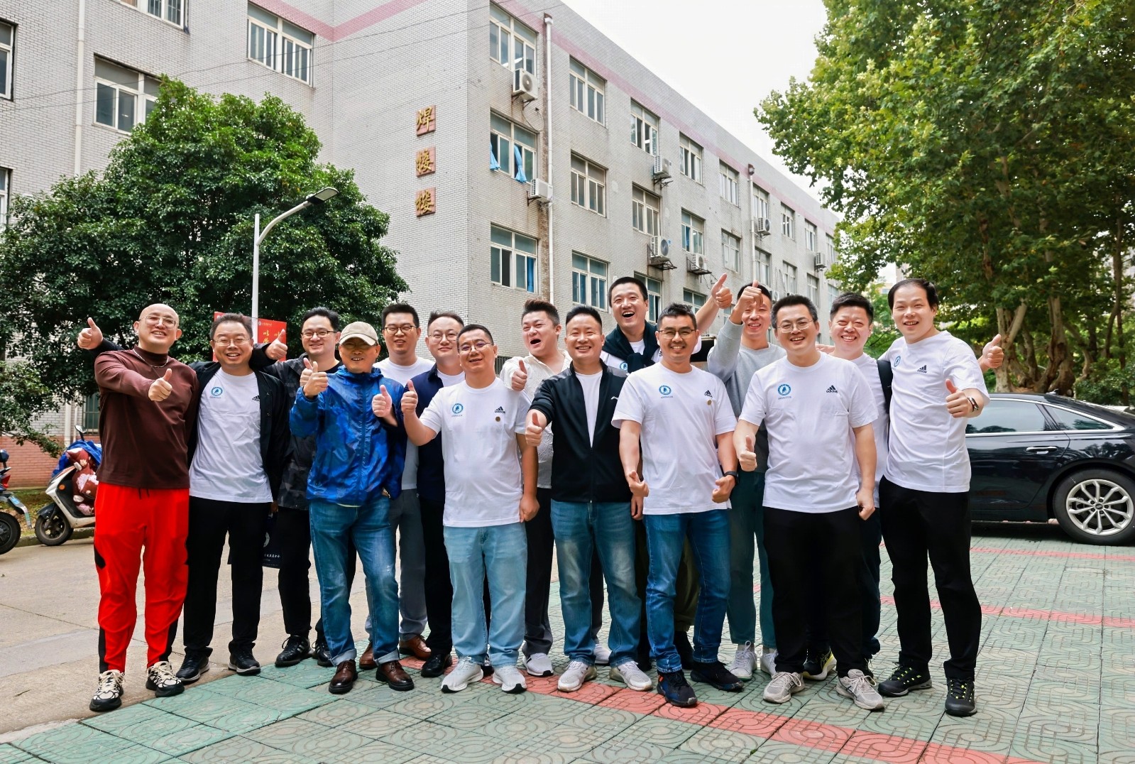 1729560806365936.jpg 1729560806365936.jpg